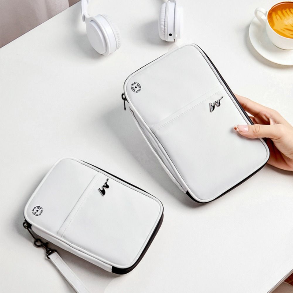 Portable Polyester Card Case L - Travel Accessories Rfid recensione e prezzo